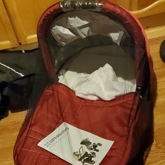 EUC UPPAbaby Bassinet + accessories - Picture 5 of 6